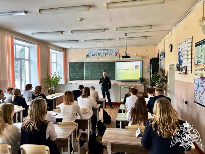 Курсанты Санкт-Петербургского военного института войск национальной гвардии Российской Федерации встретились с учениками города Саров