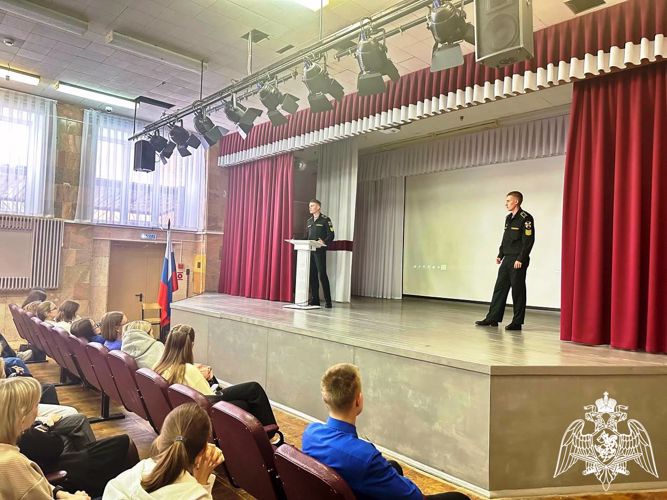 Курсанты Санкт-Петербургского военного института войск национальной гвардии Российской Федерации встретились с учениками города Саров