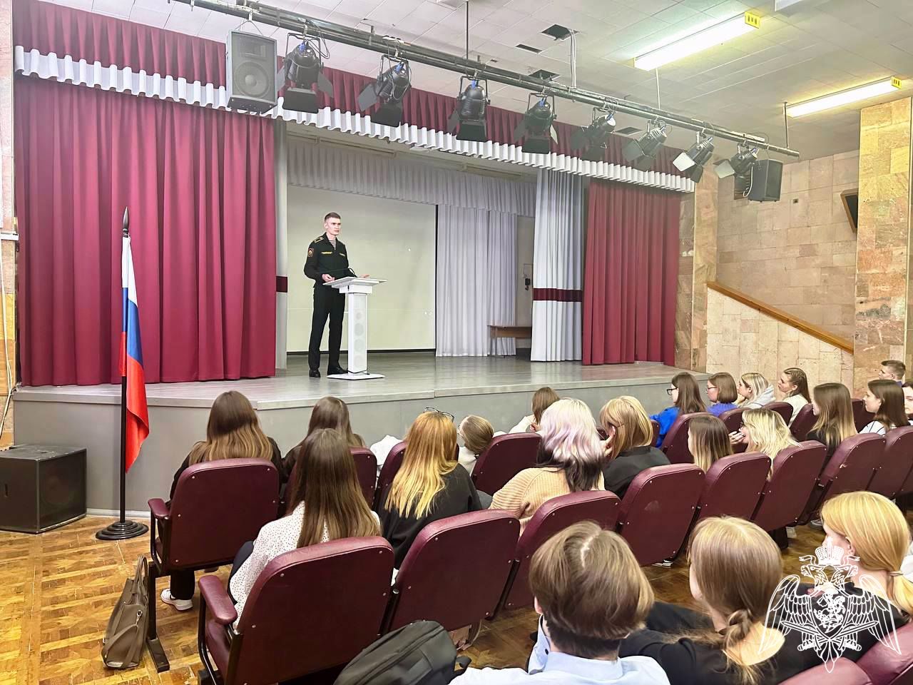 КУРСАНТЫ САНКТ-ПЕТЕРБУРГСКОГО ВОЕННОГО ИНСТИТУТА ВОЙСК НАЦИОНАЛЬНОЙ ГВАРДИИ РОССИЙСКОЙ ФЕДЕРАЦИИ ВСТРЕТИЛИСЬ С УЧЕНИКАМИ ГОРОДА САРОВ