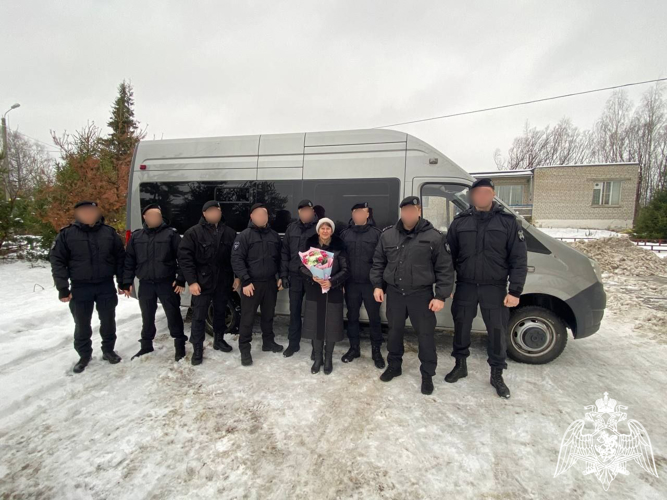 В Нижегородской области сотрудники ОМОН навестили маму погибшего сослуживца