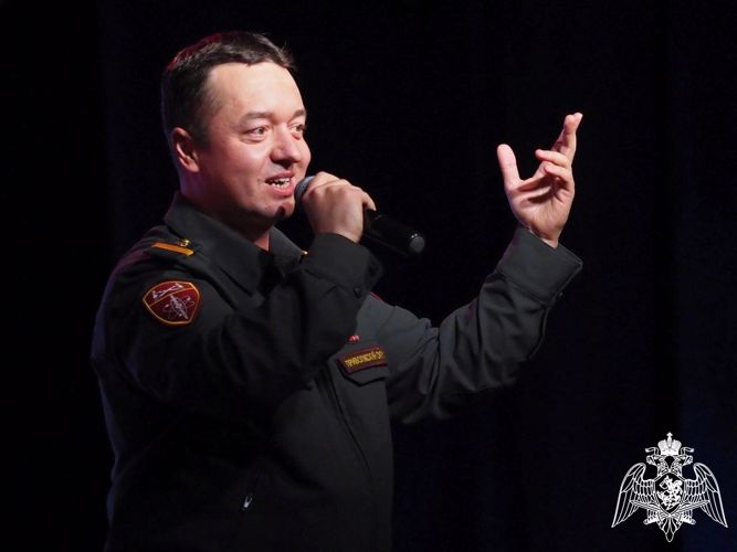 Военнослужащие саровского соединения Росгвардии дали концерт для жителей города посвящённый Дню матери