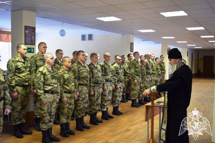 Росгвардейцы посетили пещерный комплекс Саровского монастыря 