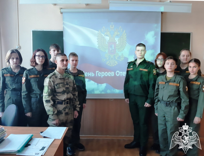 Военнослужащие батальона охраны и обеспечения управления Приволжского округа Росгвардии провели урок мужества для кадет «Гвардейской смены»