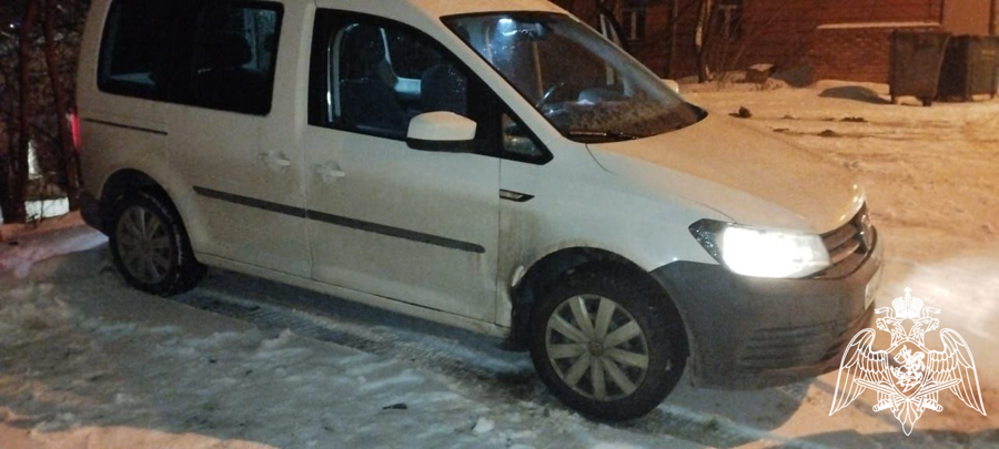 В Нижегородской области сотрудники вневедомственной охраны Росгвардии с поличным задержали поджигательницу автомобиля (фото, видео)