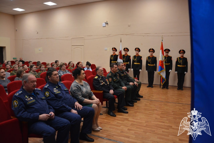 В Нижнем Новгороде в торжественной обстановке воспитанников движения «Гвардейская смена» наградили за победу в военно-спортивных состязаниях