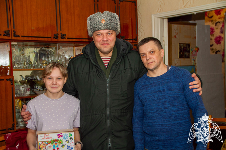 Семью погибшего росгвардейца навестили в Нижнем Новгороде