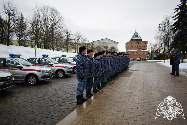 Сотрудникам Росгвардии вручили ключи от новых служебных автомобилей в Нижнем Новгороде