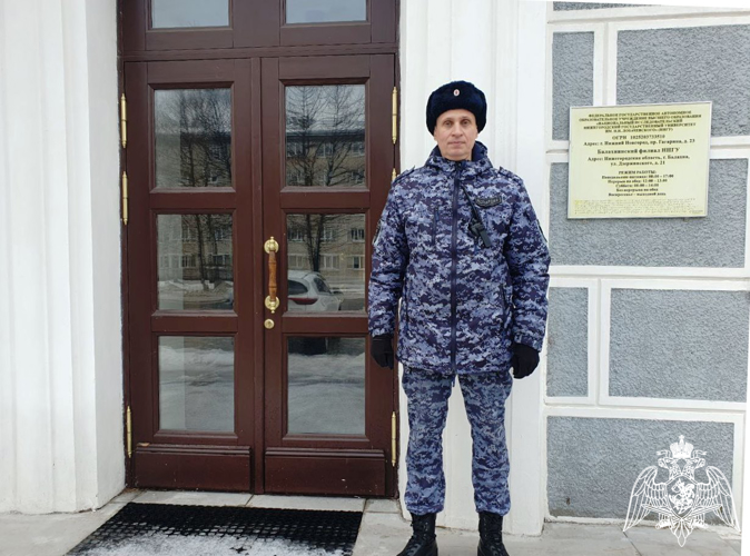 В Нижегородской области росгвардеец вернул потерявшийся телефон студентке университета