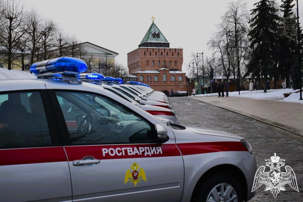 СОТРУДНИКАМ РОСГВАРДИИ ВРУЧИЛИ КЛЮЧИ ОТ НОВЫХ СЛУЖЕБНЫХ АВТОМОБИЛЕЙ В НИЖНЕМ НОВГОРОДЕ
