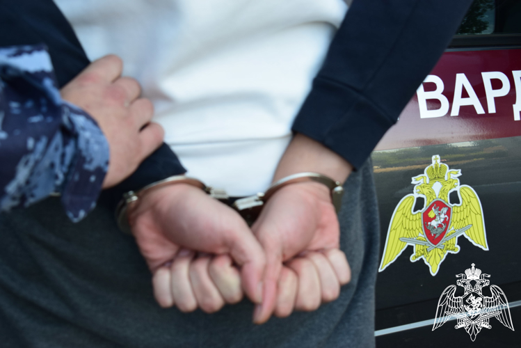 В Нижнем Новгороде сотрудники Росгвардии задержали мужчину угрожавшего физической расправой с применением ножа