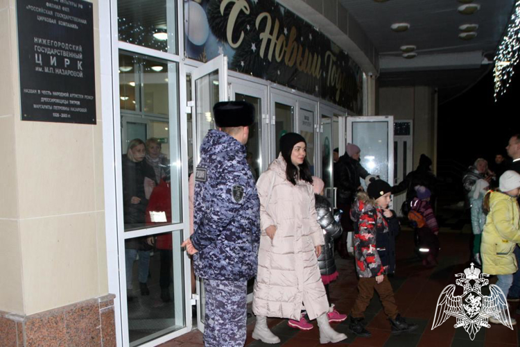 Дети росгвардейцев стали одними из первых зрителей новогоднего представления Нижегородского цирка «Ёлка в цирке»