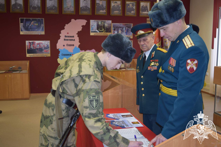 Новобранцы воинской части саровской дивизии Приволжского округа Росгвардии приняли присягу