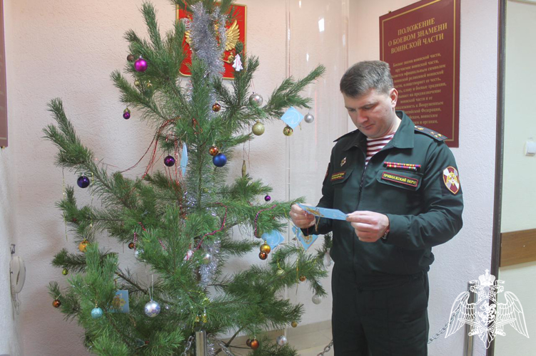В городе Дзержинск военнослужащие Росгвардии приняли участие во всероссийской акции Елка желаний