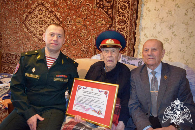 Командир саровской дивизии посетил ветерана Великой Отечественной войны в его день рождения