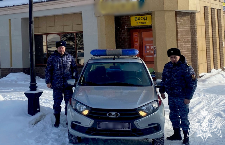 В городе Павлово Нижегородской области росгвардейцы задержали подозреваемого в совершении кражи