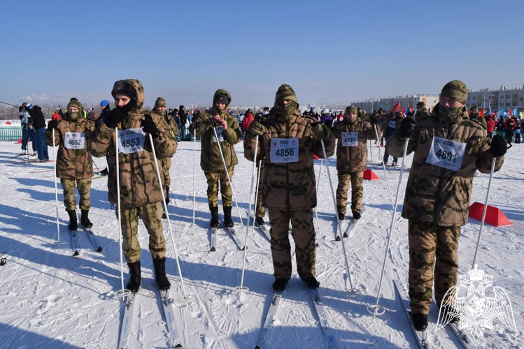 В Нижегородской области военнослужащие и сотрудники Росгвардии приняли участие в ежегодном спортивном мероприятии "Лыжня России-2024"