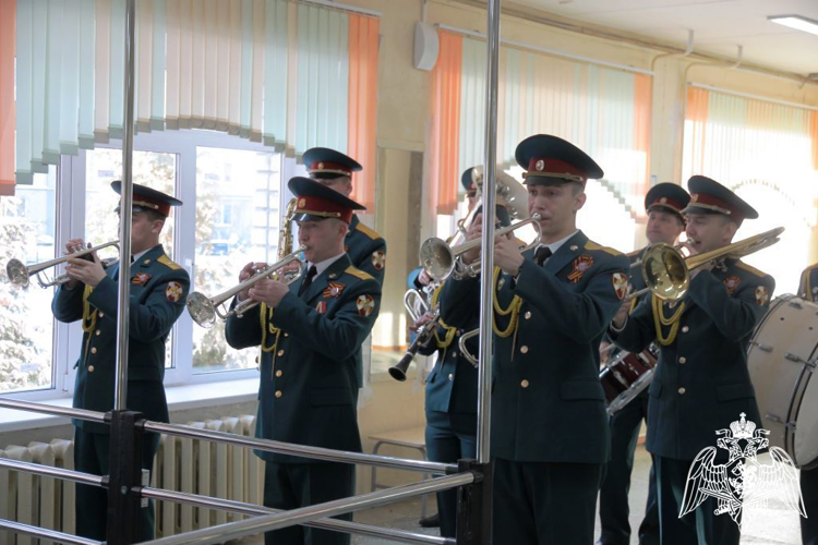 В городе Дзержинске Нижегородской области росгвардейцы поддержали ведомственную акцию «Прощание славянки - марш, объединивший народы» 