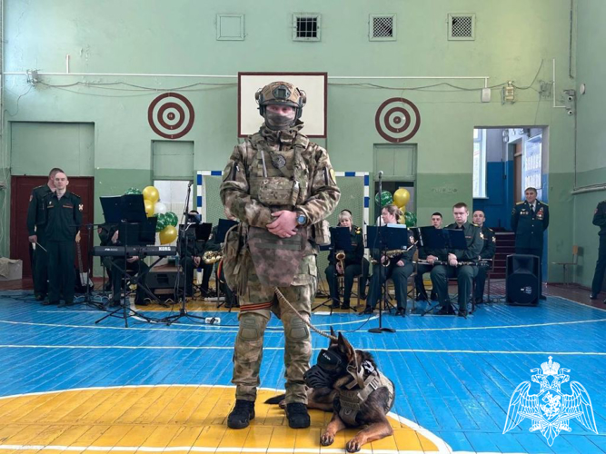 Военнослужащие и ветераны Росгвардии провели уроки мужества в школах Дзержинска