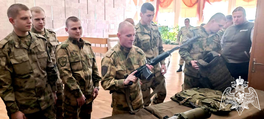 Военнослужащие учебного батальона Саровского соединения посетили спектакль «Время выбрало нас» приуроченный к 35-й годовщине со Дня вывода Советский войск из Афганистана