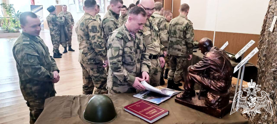 Военнослужащие учебного батальона Саровского соединения посетили спектакль «Время выбрало нас» приуроченный к 35-й годовщине со Дня вывода Советский войск из Афганистана