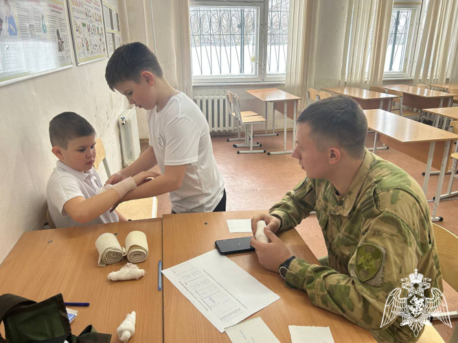 Военнослужащие Саровского соединения Росгвардии провели военно-спортивную игру "Малая Зарничка"