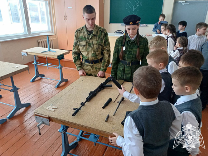 Военнослужащие Саровского соединения Росгвардии провели военно-спортивную игру "Малая Зарничка"