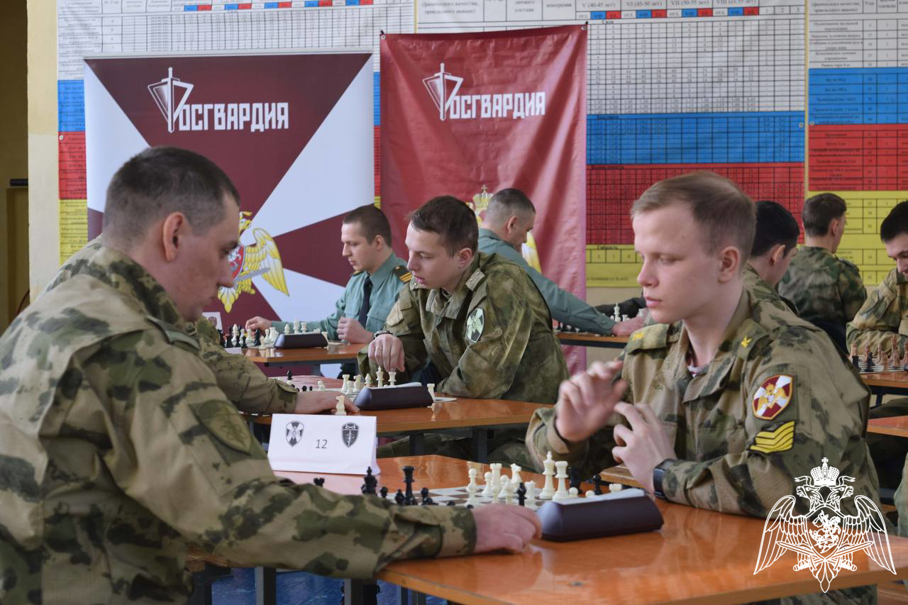 Главная  Новости Военнослужащие и курсанты Росгвардии сразились в шахматном турнире в г. Саров
