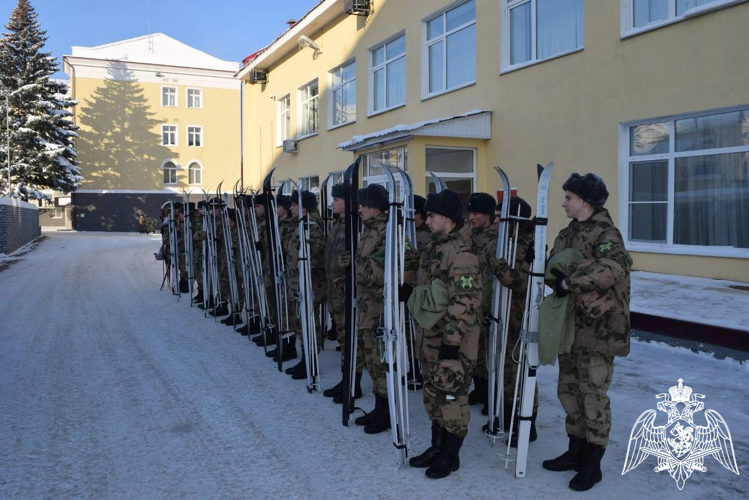 В Нижегородской области военнослужащие и сотрудники Росгвардии приняли участие в ежегодном спортивном мероприятии "Лыжня России-2024"