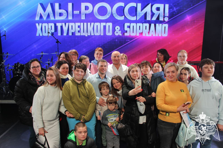 Члены семей военнослужащих Саровского соединения Приволжского округа Росгвардии  посетили патриотический концерт «Мы – Россия!»