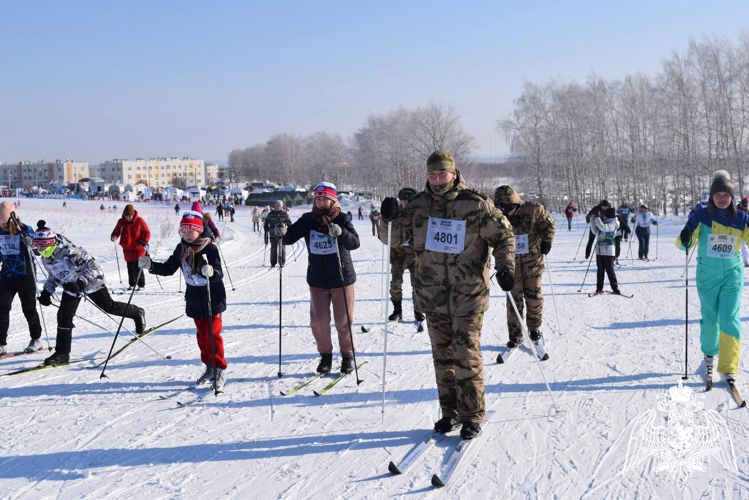 В Нижегородской области военнослужащие и сотрудники Росгвардии приняли участие в ежегодном спортивном мероприятии "Лыжня России-2024"