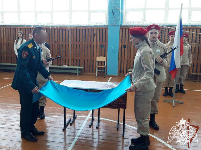 Парта Героя в честь памяти военнослужащего Росгвардии открыта в Арзамасе
