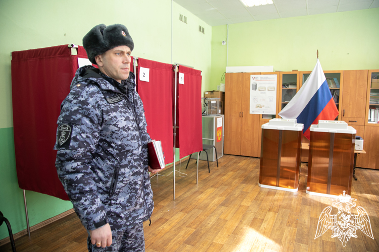 В Нижнем Новгороде личный состав Росгвардии обеспечил безопасность выборов Президента страны