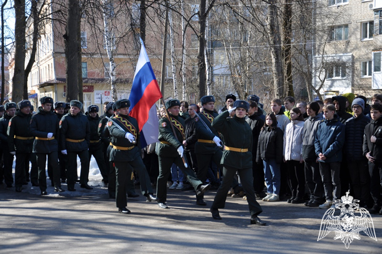 Мемориальную доску погибшему военнослужащему Росгвардии открыли в Арзамасе Нижегородской области