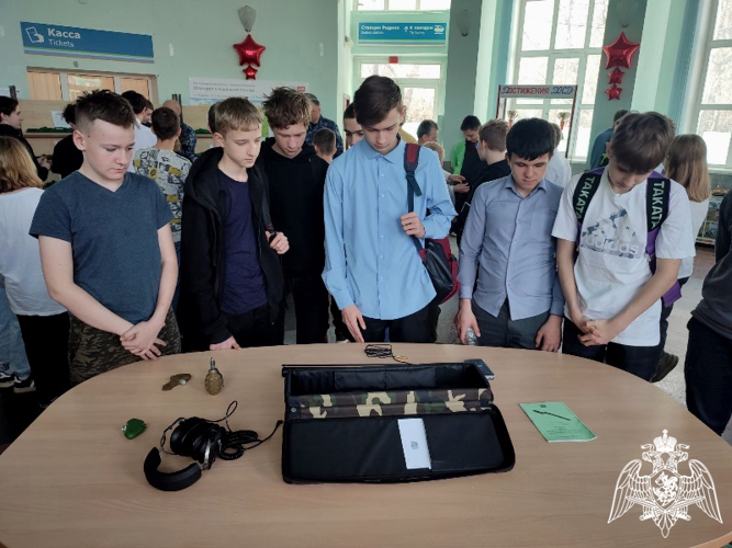 Офицеры Управления Росгвардии по Нижегородской области провели профориентационную встречу на базе Детской железной дороги