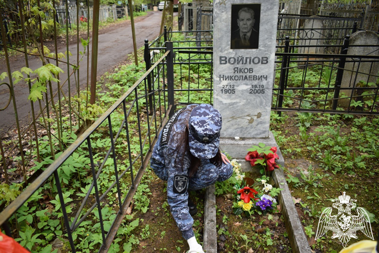 Росгвардейцы облагородили места захоронений фронтовиков в Нижнем Новгороде