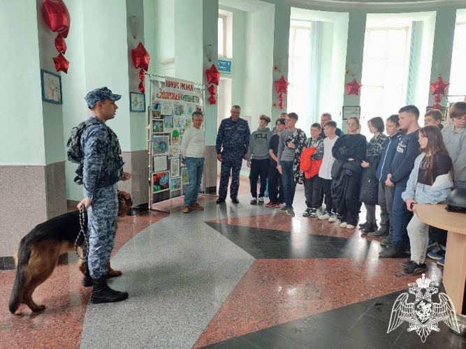 Офицеры Управления Росгвардии по Нижегородской области провели профориентационную встречу на базе Детской железной дороги