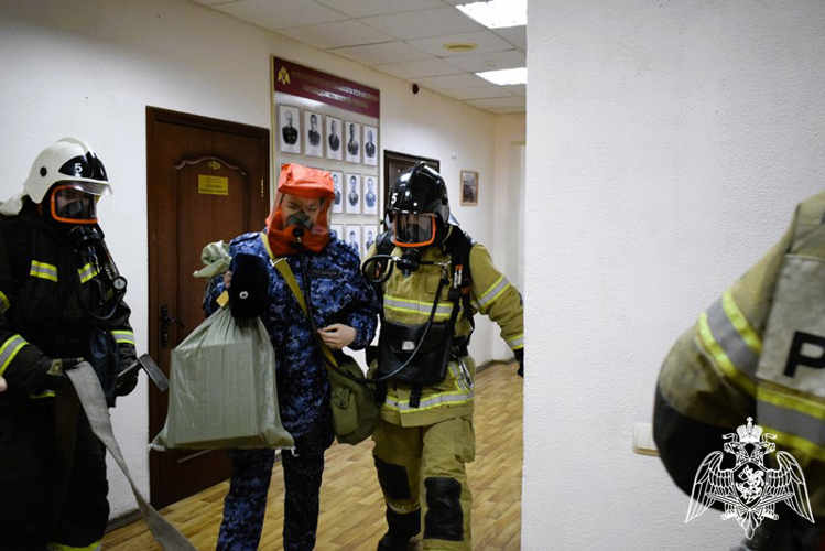 Совместные учения сотрудников Росгвардии и МЧС состоялись в Нижнем Новгороде