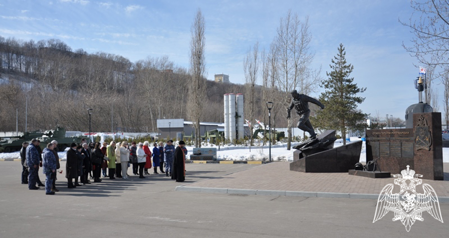 Росгвардейцы встретились с родственниками погибших товарищей в нижегородском Парке Победы