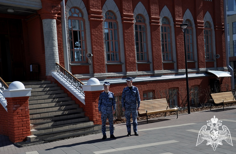 В Нижнем Новгороде росгвардейцы обеспечили безопасность граждан во время проведения мероприятий мусульманского праздника Ураза-байрам