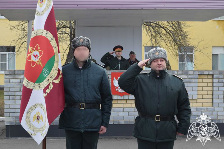 Командир полка саровского соединения Росгвардии простился с боевым знаменем