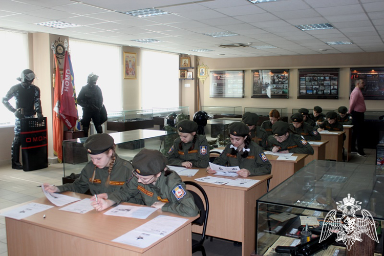 В Нижегородской области «Диктант Победы» поддержали росгвардейцы и кадеты