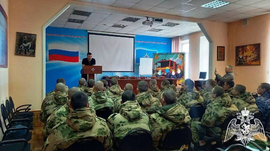 Военнослужащие дзержинского полка Росгвардии посетили экскурсию в пожарно-спасательной части