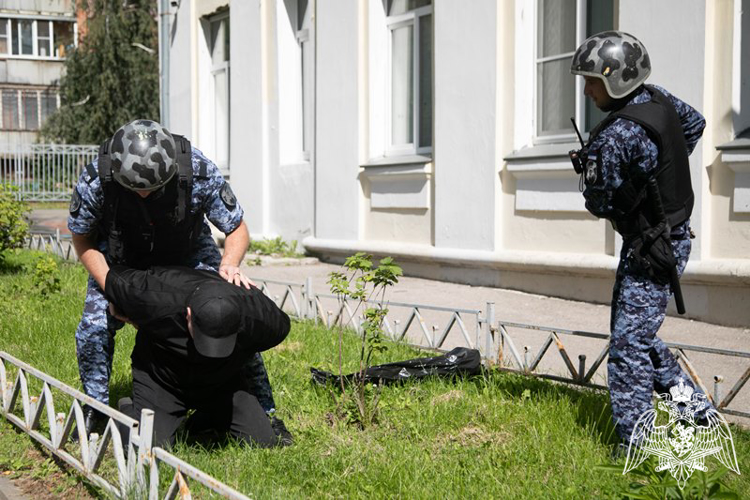 В Нижнем Новгороде сотрудники Росгвардии приняли участие в учениях на территориях школ