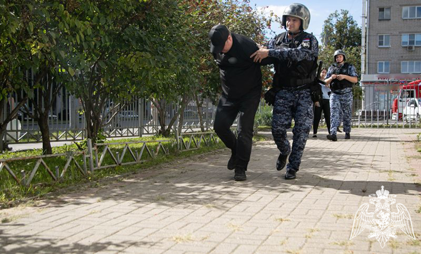 В Нижнем Новгороде сотрудники Росгвардии приняли участие в учениях на территориях школ