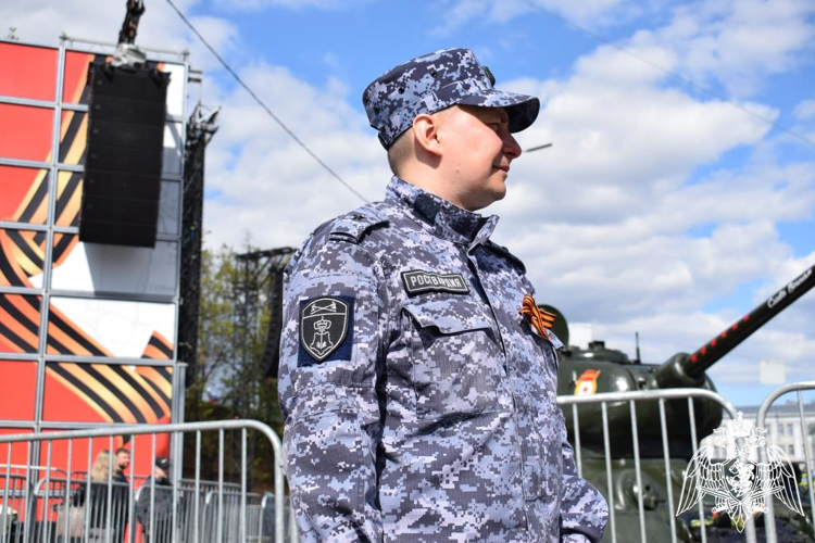 В Нижегородской области росгвардейцы приняли участие в охране общественного порядка в период проведения празднования Дня Победы