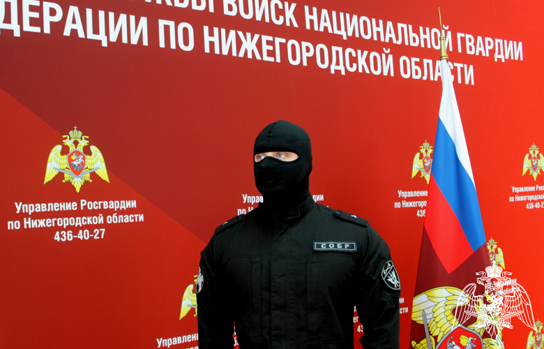 Спецназовец Росгвардии спас застрявшего в траволаторе торгового центра ребенка в Нижегородской области