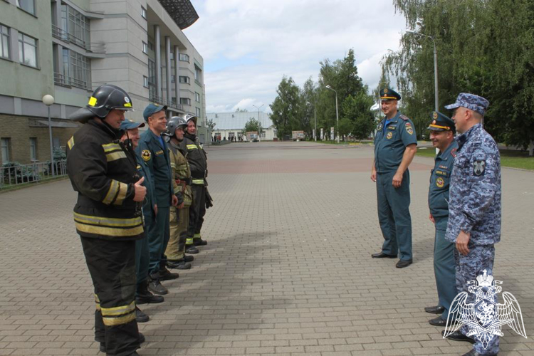 Совместные занятия сотрудников Росгвардии и МЧС прошли в Нижнем Новгороде