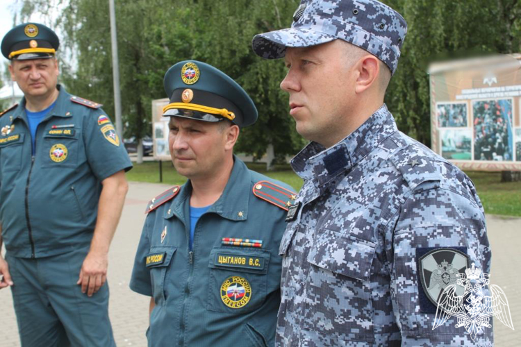 Совместные занятия сотрудников Росгвардии и МЧС прошли в Нижнем Новгороде