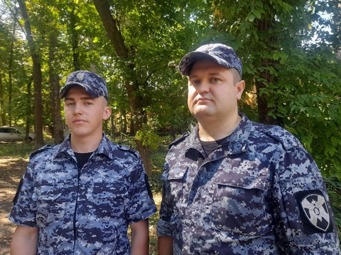 Росгвардейцы в Нижнем Новгороде спасли жизнь упавшей с самоката девушке