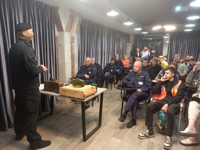 В Нижнем Новгороде взрывотехник Росгвардии провел практическое занятие по безопасности с представителями РЖД